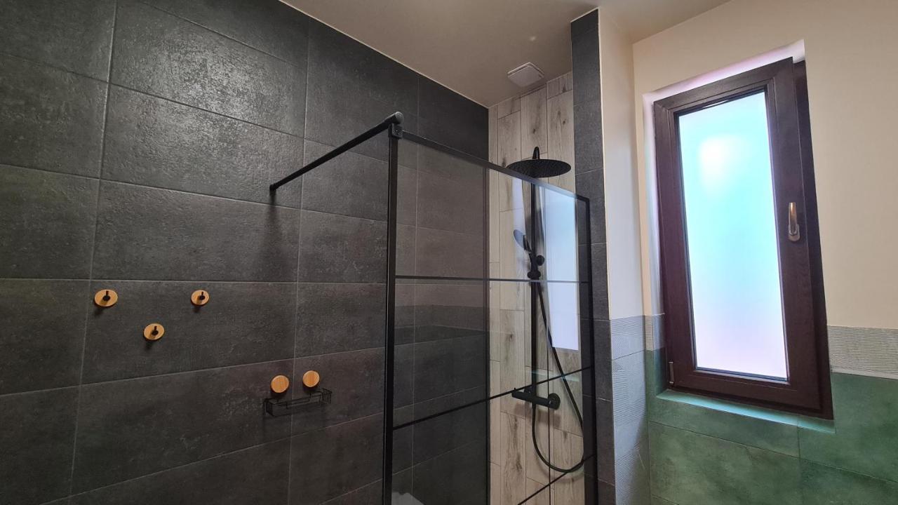Urocze Apartamenty Na Wsi Goledzinow Bagian luar foto