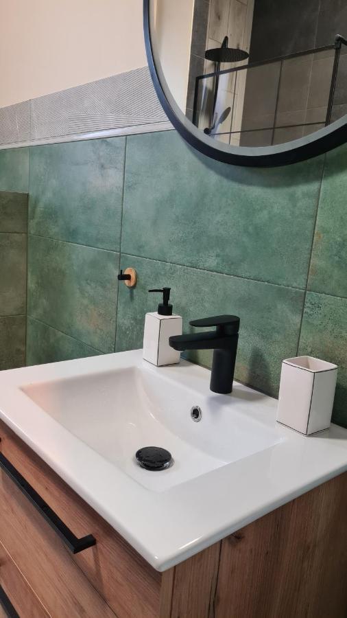 Urocze Apartamenty Na Wsi Goledzinow Bagian luar foto